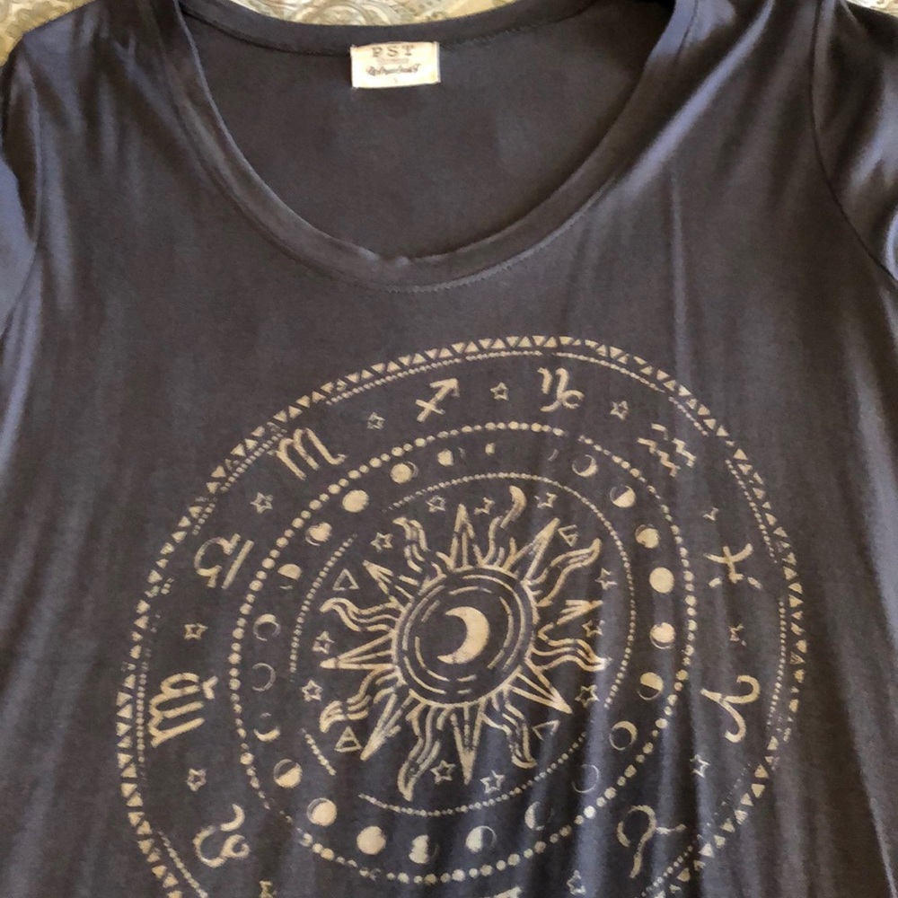 Hi-lo tee shirt. NWOT